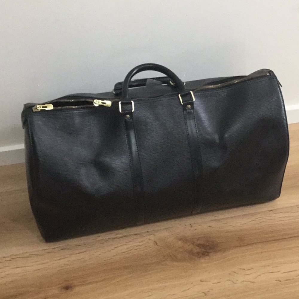 🍒authentic Louis Vuitton Keepall 55 epi black